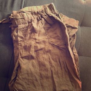 Cute and summery. Linen blend plus size joggers.